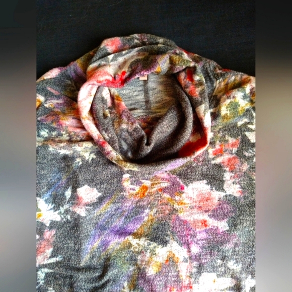 PHILOSOPHY MISSES SIZE MED GRAY & MULTICOLOR FLORAL LIGHT KNIT COWL NECK NWOT - Picture 6 of 8